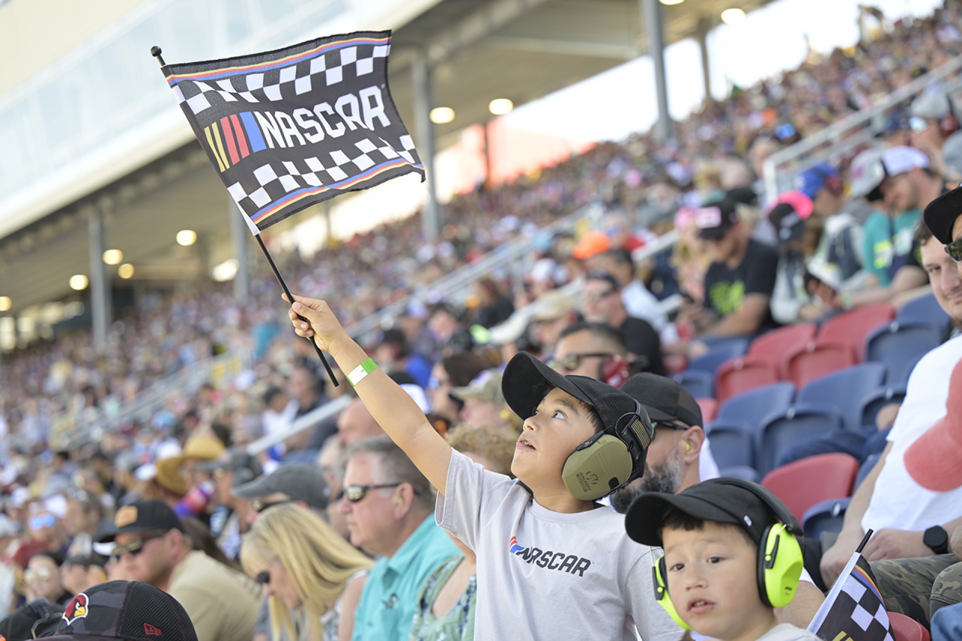 A SPRING TRAINING FAN’S GUIDE TO THE NASCAR CUP SERIES SPRING RACE